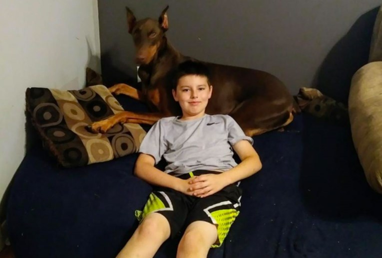 Desetogodišnjak rasprodao igračke kako bi prikupio novac za liječenje svog psa